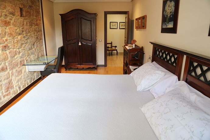 Imagen de la habitación del Hotel La Pontiga. Foto 12