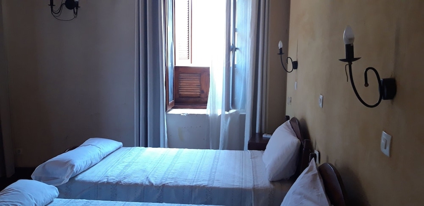 Imagen de la habitación del Hotel La Porte du Retour. Foto 2