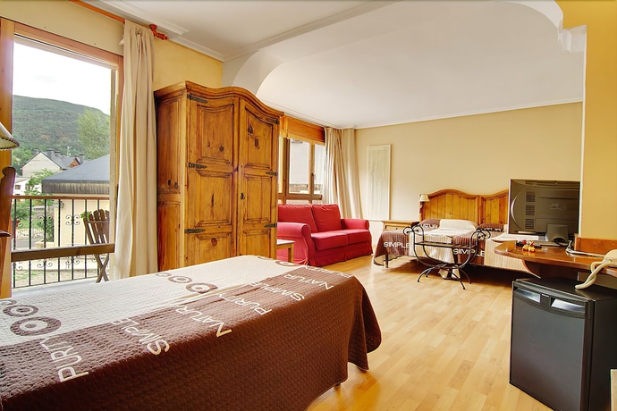 Imagen de la habitación del Hotel La Posada, Broto. Foto 10