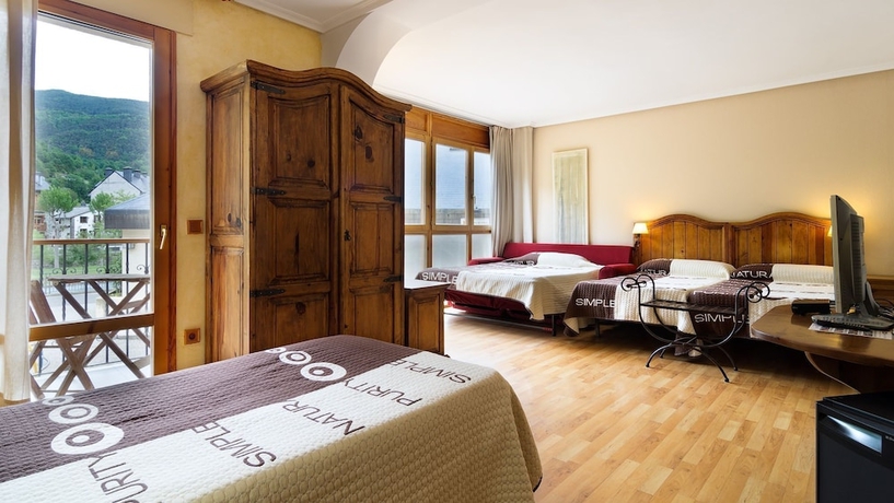 Imagen de la habitación del Hotel La Posada, Broto. Foto 12