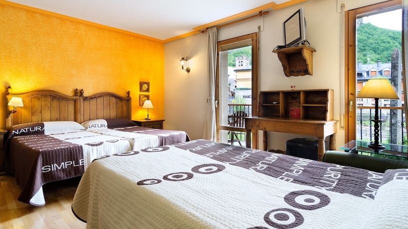 Imagen de la habitación del Hotel La Posada, Broto. Foto 14