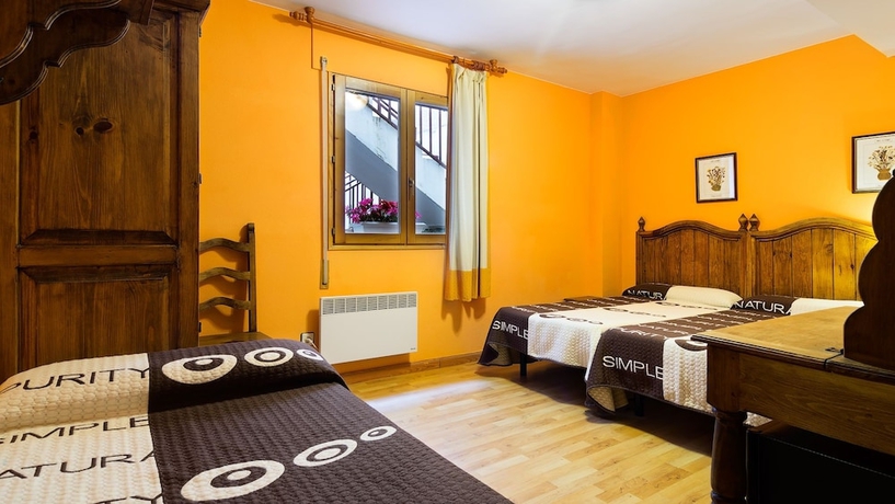 Imagen de la habitación del Hotel La Posada, Broto. Foto 16