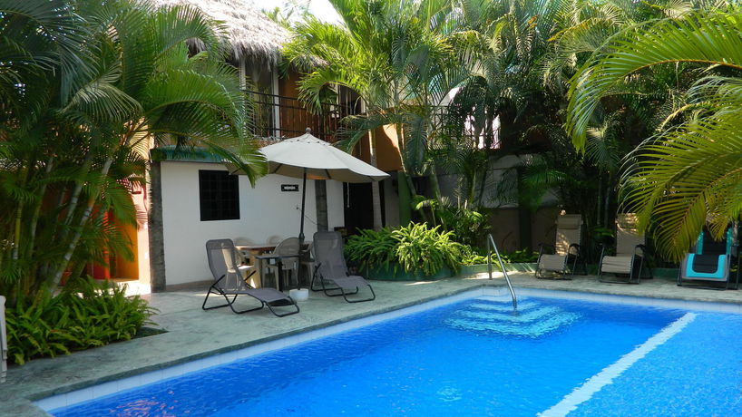 Imagen de la piscina del Hotel La Posada De Bucerias. Foto 15