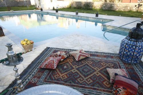 Imagen de la piscina del Hotel La Posada Del Moro. Foto 8
