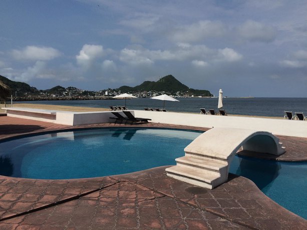 Imagen de la piscina del Hotel La Posada, Manzanillo. Foto 18