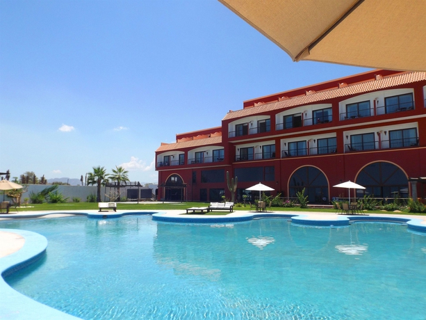 Imagen de la piscina del Hotel La Posada and Beach Club. Foto 15