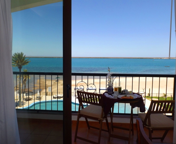 Imagen de los exteriores del Hotel La Posada and Beach Club. Foto 6