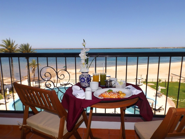 Imagen de los exteriores del Hotel La Posada and Beach Club. Foto 7