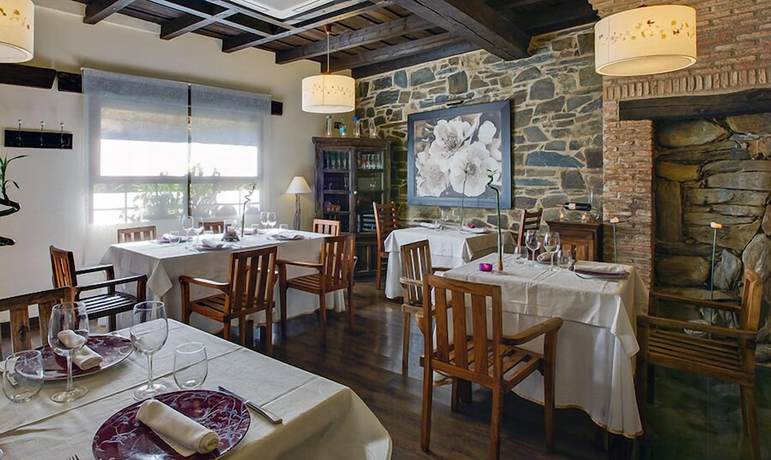 Imagen del bar/restaurante del Hotel La Posada del CaSar. Foto 2