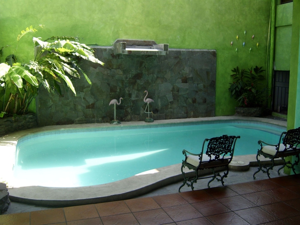 Imagen de la piscina del Hotel La Posada del Rey Primero. Foto 12