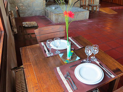 Imagen del bar/restaurante del Hotel La Posta del Qenti. Foto 2