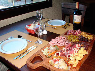 Imagen del bar/restaurante del Hotel La Posta del Qenti. Foto 4