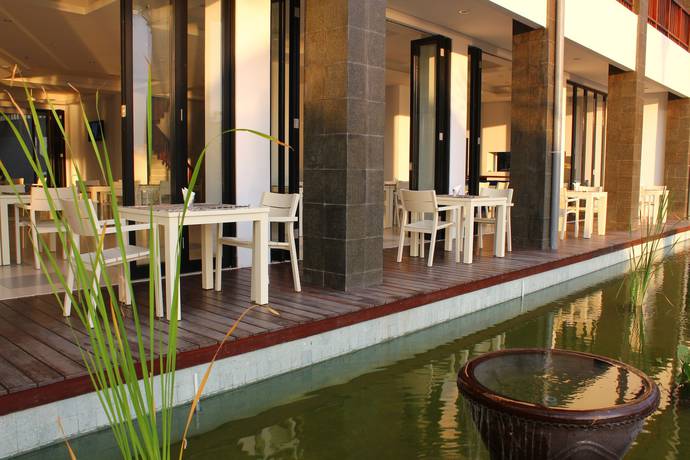 Imagen de los exteriores del Hotel La Prima Flores. Foto 17