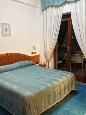 Imagen de la habitación del Hotel La Primavera. Foto 7