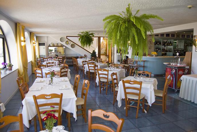 Imagen del bar/restaurante del Hotel La Primavera. Foto 3