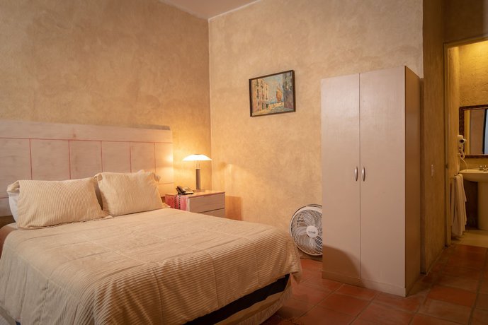 Imagen de la habitación del Hotel La Provence Restaurant and Boutique. Foto 10