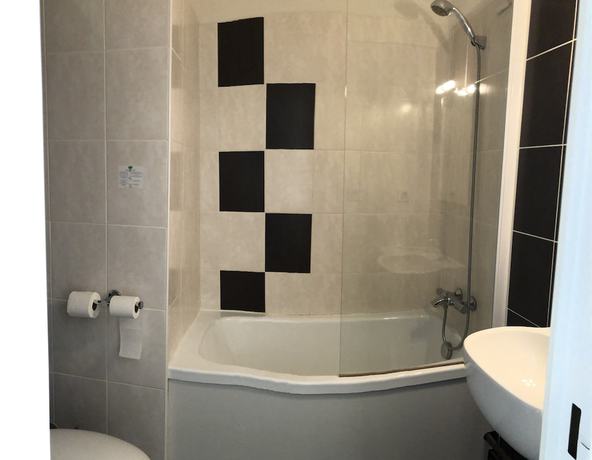 Imagen de la habitación del Hotel La Pyramide. Foto 5