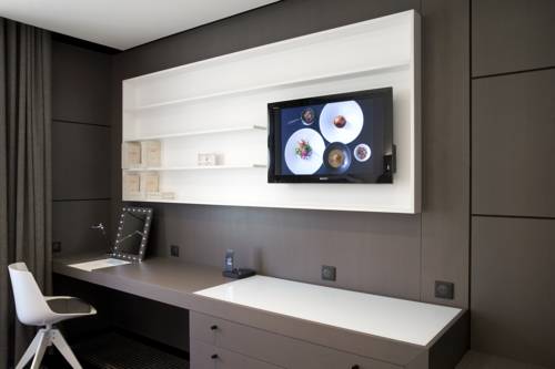 Imagen de la habitación del Hotel La Pyramide Patrick Henriroux. Foto 7