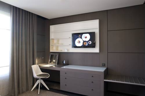 Imagen de la habitación del Hotel La Pyramide Patrick Henriroux. Foto 8