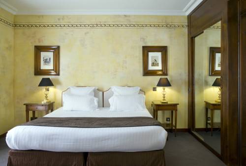 Imagen de la habitación del Hotel La Pyramide Patrick Henriroux. Foto 10