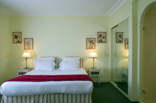 Imagen de la habitación del Hotel La Pyramide Patrick Henriroux. Foto 11