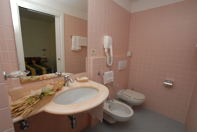 Imagen de la habitación del Hotel La Querceta. Foto 10