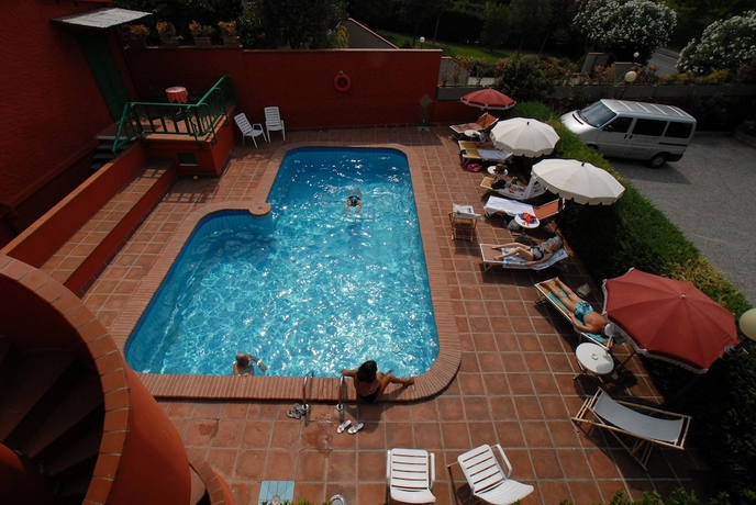Imagen de la piscina del Hotel La Querceta. Foto 17
