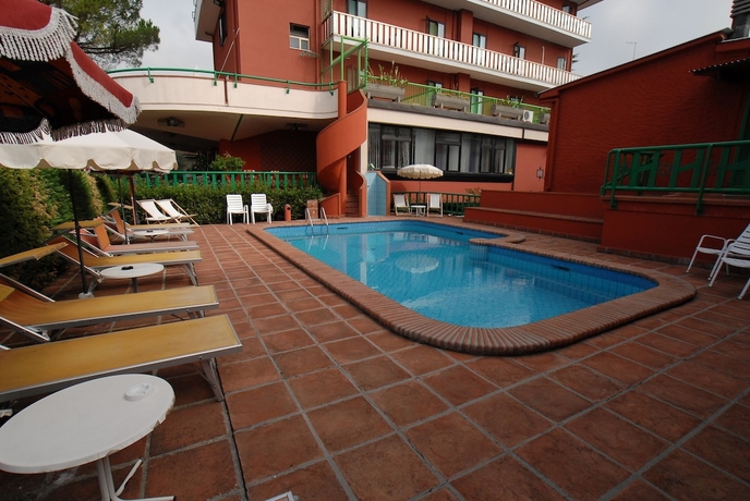 Imagen de la piscina del Hotel La Querceta. Foto 18