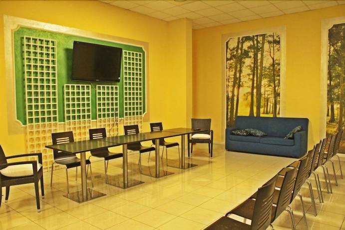 Imagen de los interiores del Hotel La Quercia, Villaggio Rinascita. Foto 17