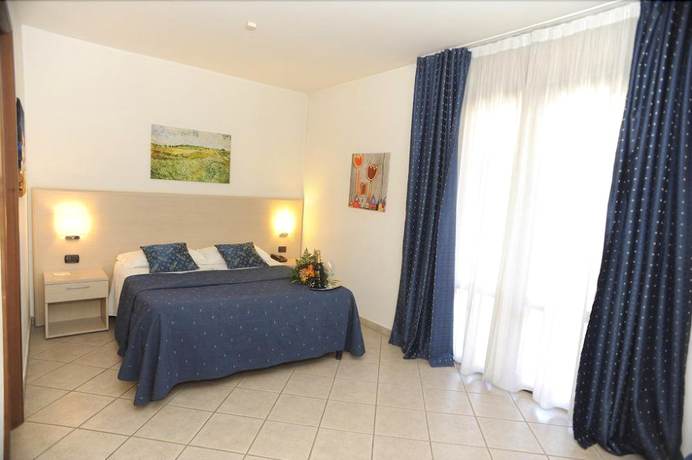 Imagen de la habitación del Hotel La Quercia, Villaggio Rinascita. Foto 5