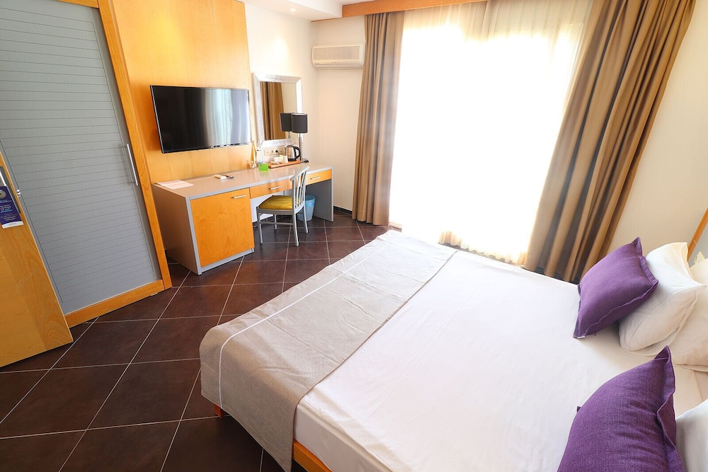 Imagen de la habitación del Hotel La Quinta By Wyndham Bodrum. Foto 16