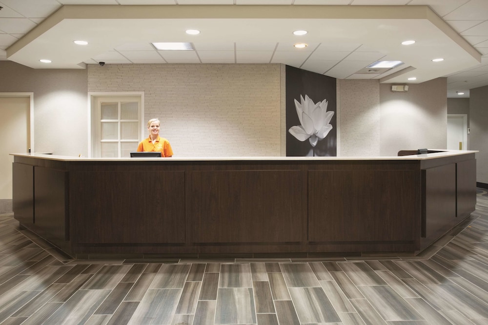 Imagen de los interiores del Hotel La Quinta By Wyndham Denver Englewood Tech Center. Foto 8