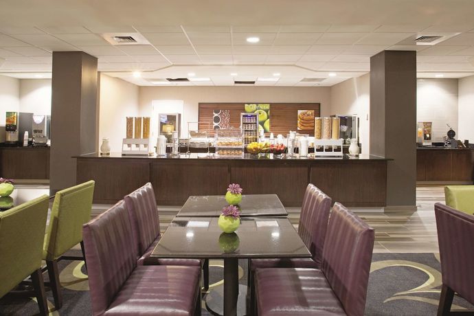 Imagen del bar/restaurante del Hotel La Quinta By Wyndham Denver Englewood Tech Center. Foto 1