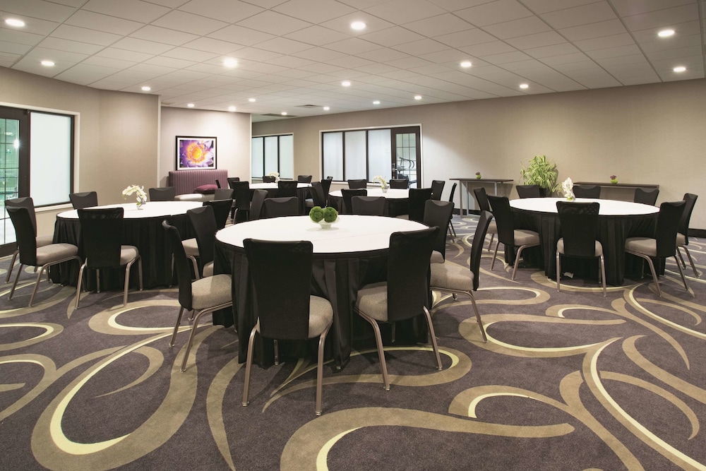 Imagen de los interiores del Hotel La Quinta By Wyndham Denver Englewood Tech Center. Foto 14