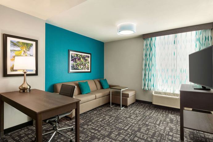 Imagen de la habitación del Hotel La Quinta By Wyndham Gainesville. Foto 3