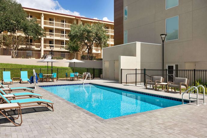 Imagen de la piscina del Hotel La Quinta By Wyndham Gainesville. Foto 19