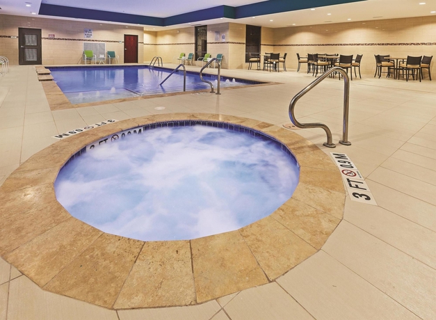 Imagen de la piscina del Hotel La Quinta By Wyndham Houston Willowbrook Vintage Park. Foto 16