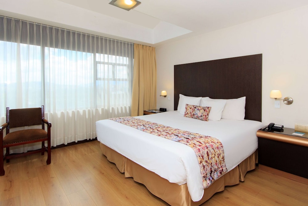 Imagen de la habitación del Hotel La Quinta By Wyndham Quito. Foto 2