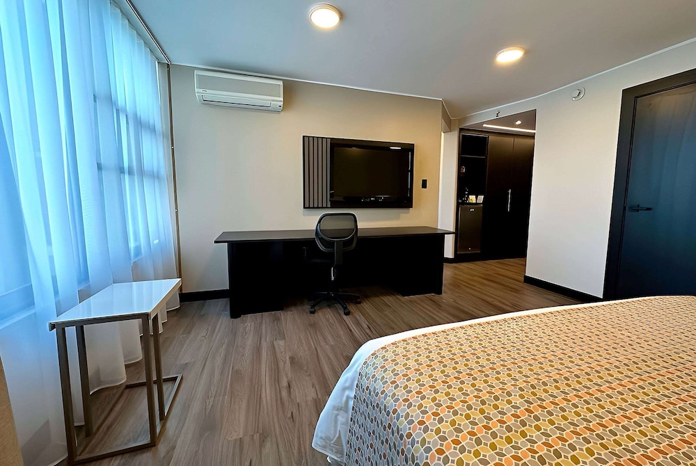 Imagen de la habitación del Hotel La Quinta By Wyndham Quito. Foto 5