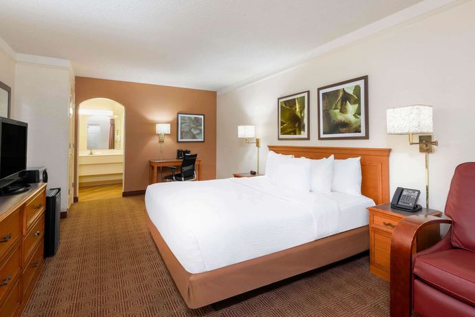 Imagen de la habitación del Hotel La Quinta East Deerfield Beach - Boca Raton. Foto 7