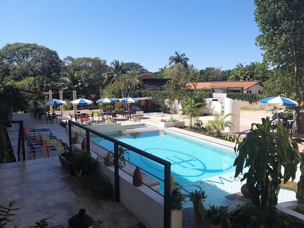 Imagen de la piscina del Hotel La Quinta Exxpres. Foto 17
