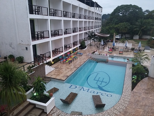 Imagen de la piscina del Hotel La Quinta Exxpres. Foto 19