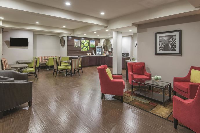 Imagen de los interiores del Hotel La Quinta Inn And Suites Brooklyn East. Foto 6