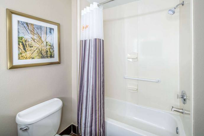 Imagen de la habitación del Hotel La Quinta Inn And Suites By Wyndham Atlanta Stockbridge. Foto 6