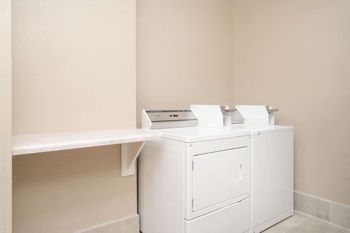Imagen de los interiores del Hotel La Quinta Inn And Suites By Wyndham Atlanta Stockbridge. Foto 12