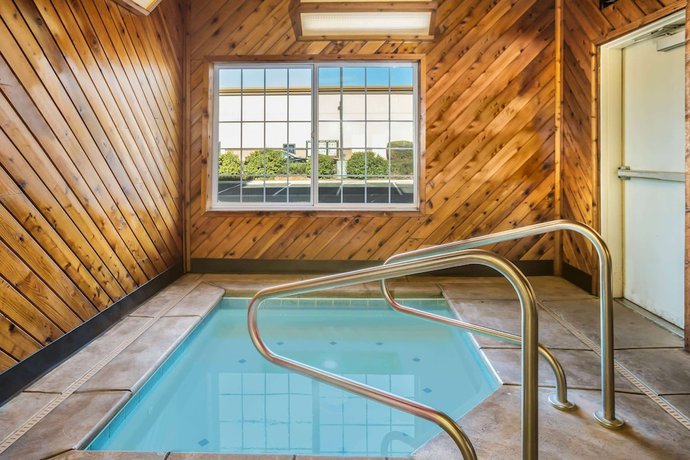 Imagen de la piscina del Hotel La Quinta Inn And Suites By Wyndham Bakersfield North. Foto 20