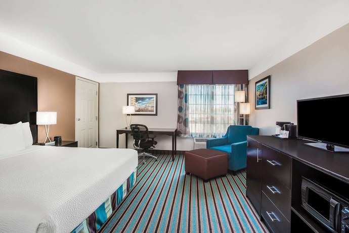 Imagen de la habitación del Hotel La Quinta Inn And Suites By Wyndham Bakersfield North. Foto 16