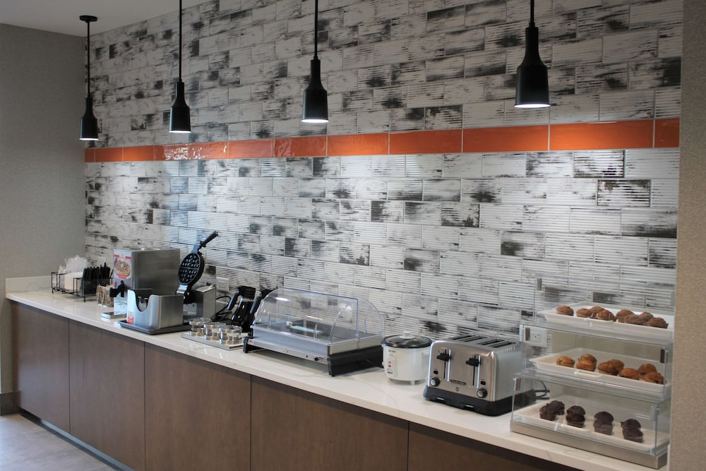 Imagen del bar/restaurante del Hotel La Quinta Inn And Suites By Wyndham Bardstown. Foto 4