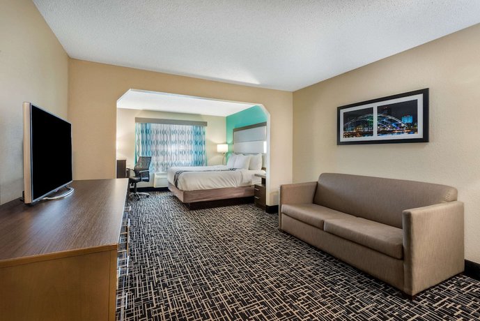 Imagen de la habitación del Hotel La Quinta Inn And Suites By Wyndham Batavia. Foto 8