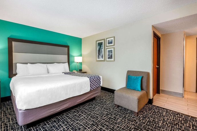 Imagen de la habitación del Hotel La Quinta Inn And Suites By Wyndham Batavia. Foto 15